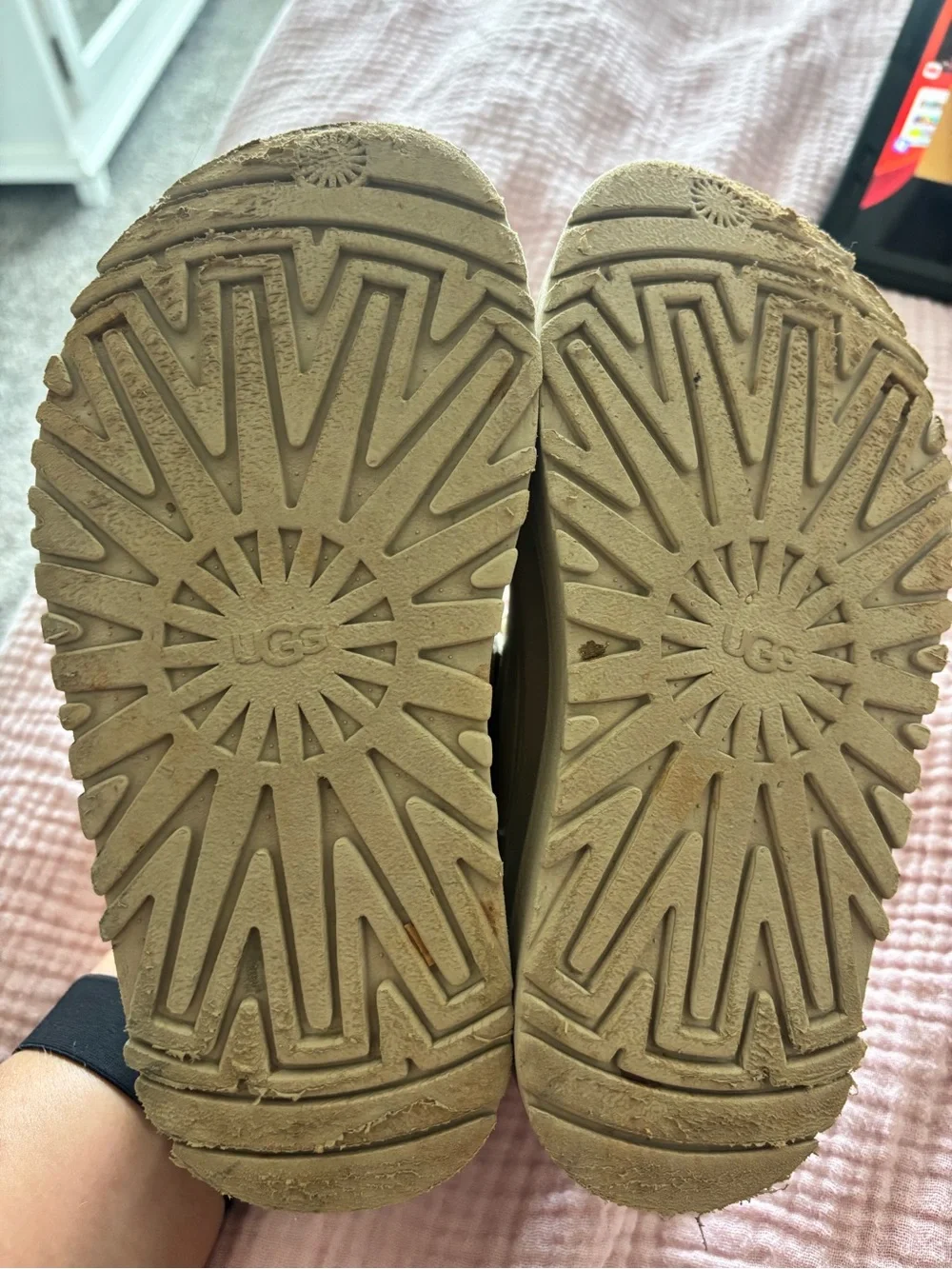 UGG Kids Sandal in Light Beige with Hook-and-Loop Straps
